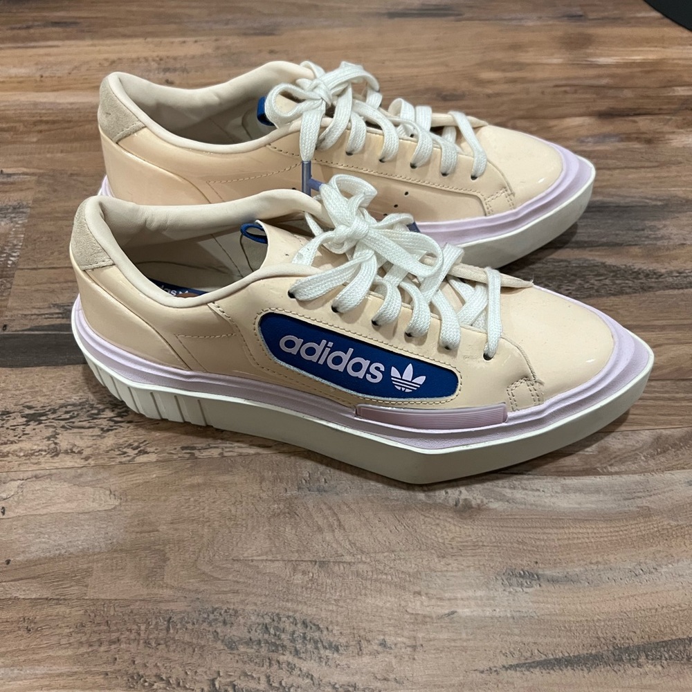 Adidas hypersleek sneakers